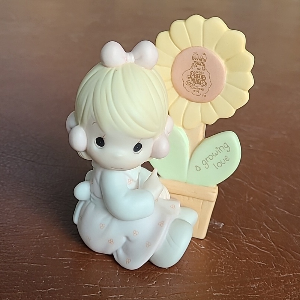 Precious Moments A GROWING LOVE Figurine Child with Sunflower‎ E-0008
